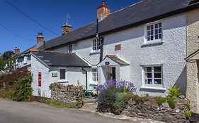 Syms Cottage Cutcombe